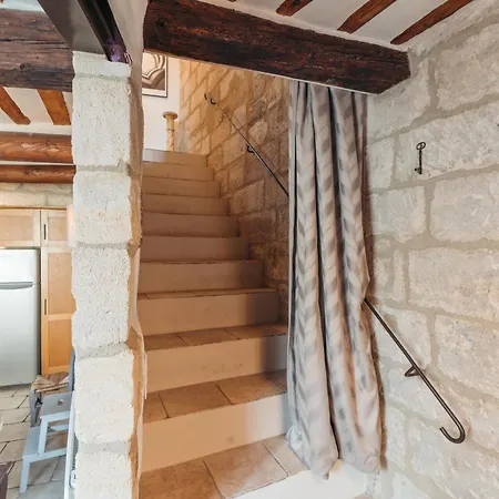 La Bourgade D'uzes Yourhosthelper