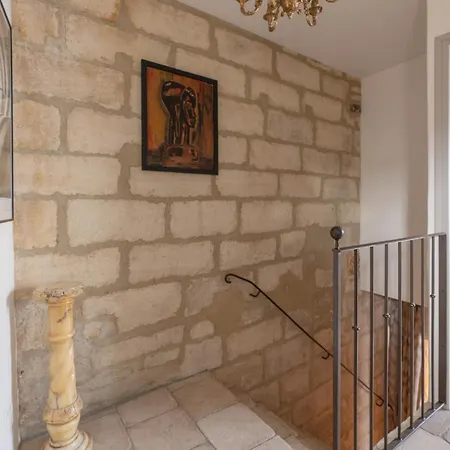 La Bourgade D'uzes Yourhosthelper