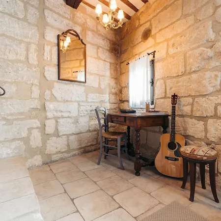 La Bourgade D'uzes Yourhosthelper