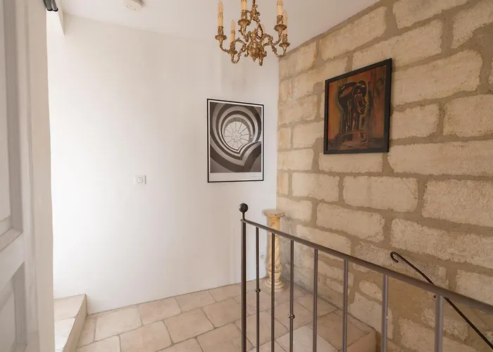 La Bourgade D'uzes Yourhosthelper