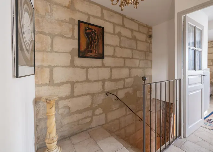 La Bourgade D'uzes Yourhosthelper