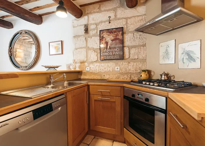 La Bourgade D'uzes Yourhosthelper *