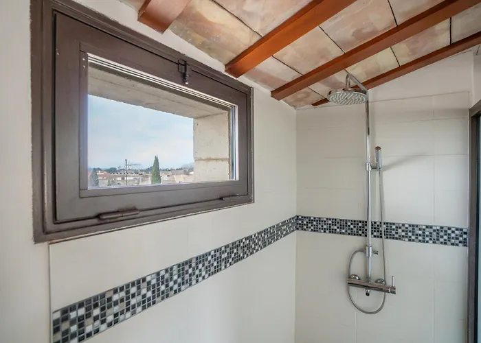 La Bourgade D'uzes Yourhosthelper